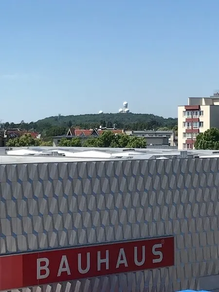 DG-Zweitbezug mit 12qm Ost-Terrasse unweit Henriettenplatz,  KuDamm und S-Bhf. Halensee — photo 1